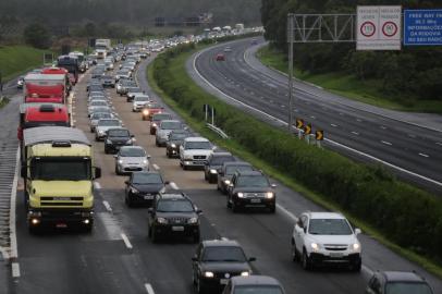  SANTO ANTÔNIO DA PATRULHA, RS, BRASIL - 02-11-2015 - Retorno de feriadão de finados. Freeway em Santo Antônio da Patrulha (FOTO: ANDRÉ AVILA/AGÊNCIA RBS)Indexador: Andre Avila