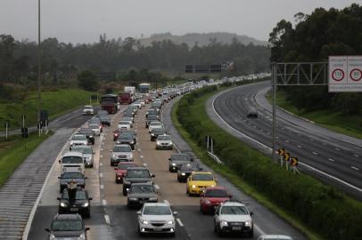  SANTO ANTÔNIO DA PATRULHA, RS, BRASIL - 02-11-2015 - Retorno de feriadão de finados. Freeway em Santo Antônio da Patrulha (FOTO: ANDRÉ AVILA/AGÊNCIA RBS) 