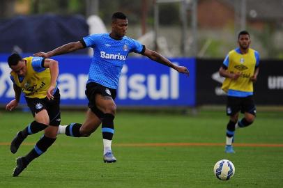  PORTO ALEGRE, RS, BRASIL 03/11/2015 - Fotos do treino do grêmio que está acontecendo agora a tarde no CT Luiz Carvalho.  Na foto: Walace. (FOTO: CARLOS MACEDO, AGÊNCIA RBS).