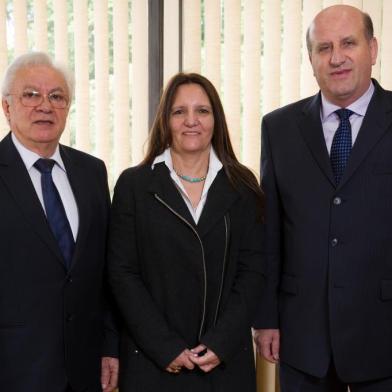 Os três empresários que receberão o Mérito Gigia Bandera neste ano foram conhecidos na manhã desta quinta-feira, em encontro promovido pelo Sindicato das Indústrias Metalúrgicas, Mecânicas e de Material Elétrico de Caxias do Sul (Simecs). Pela primeira vez, uma mulher em vida receberá a distinção: Neusa Maria Chesini Breda, diretora da Tibre Soluções Metálicas, Produtos e Serviços, de Garibaldi. Antes dela, Dolaimes Maria Stedile Angeli, em 2012, e Elisa Tramontina, em 2011, haviam recebido homenagens póstumas.Além de Neusa, os outros dois agraciados deste ano são Gemir Antônio Susin, diretor da Sumig Soluções para Solda e Corte; e Valmor Henrique Romani, diretor da Metalúrgica Weloze.