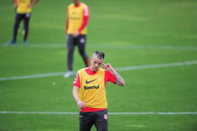  Porto Alegre, RS, Brasil, 04-11-2015. Treino do Inter realizado nesta quarta-feria. Jogador D'Alessandro.  (FOTO: FÉLIX ZUCCO/AGÊNCIA RBS)