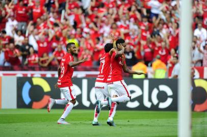 PORTO ALEGRE, RS, BRASIL, 07.11.2015. Inter faz 1 x 0 no Ponte Preta no Beira-Rio, em Porto Alegre, em partida válida pela  34ª rodada do Campeonato Brasileiro 2015.Foto: Fernando Gomes/Agência RBS