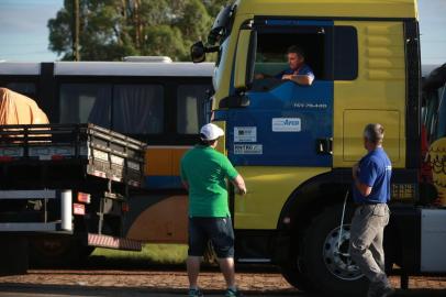 Caminhoneiros se concentram em Soledade para a realização de greve e paralisação da BR-386.