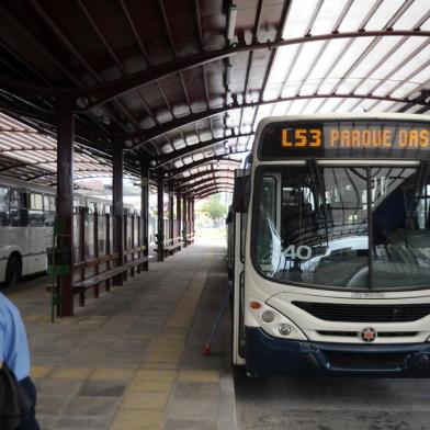  CAXIAS DO SUL, RS, BRASIL 11/11/2015Estação de transbordo do bairro Floresta, do novo Sistema Integrado de Mobilidade, o SIM Caxias. (Felipe Nyland/Agência RBS)Indexador: Felipe Nyland                   