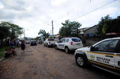  SANTA MARIA, RS, BRASIL, 11/11/2015 - Homicídio na Vila Arco-Iris, bairro Noal. Suspeita do filho ter assassinado a mãe. (FOTO MAIARA BERSCH / AGÊNCIA RBS)