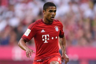 Bayern Munich's Brazilian midfielder Douglas Costa plays the ball during the German first division football Bundesliga match between FC Bayern Munich and VfB Stuttgart on November 7, 2015, 2015 in Munich, southern Germany. Bayern Munich won the match 4-0. AFP PHOTO / CHRISTOF STACHERESTRICTIONS: DURING MATCH TIME: DFL RULES TO LIMIT THE ONLINE USAGE TO 15 PICTURES PER MATCH AND FORBID IMAGE SEQUENCES TO SIMULATE VIDEO. ==RESTRICTED TO EDITORIAL USE ==FOR FURTHER QUERIES PLEASE CONTACT THE DFL DIRECTLY AT + 49 69 650050.