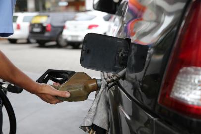  

FLORIANÓPOLIS, SC, BRASIL, 07/11/2014: Alta no preço da gasolina.(Foto: CRISTIANO ESTRELA / Agência RBS, Editoria NOTICIAS)