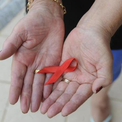  Dia 1º de dezembro é o dia mundial de luta contra a Aids. Em Santa Maria, a incidência da doença cresce mais entre mulheres com mais de 50 anos de idade, de acordo com o Husm.