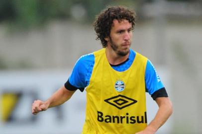  PORTO ALEGRE, RS, BRASIL 17/11/2015 - Treino do grêmio que aconteceu agora pela manhã no CT Luiz Carvalho. Jogador: Galhardo. (FOTO: DIEGO VARA, AGÊNCIA RBS).