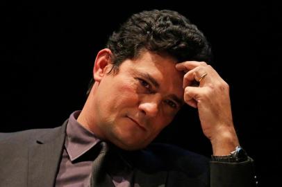 PALESTRA JUIZ SÉRGIO MORO EM SP - SÃO PAULO - 03/07/2015SP - PALESTRA / SERGIO MORO - POLÍTICA - O juiz federal Sérgio Moro, responsável pelo julgamento das ações da investigação lava-jato, realiza palestra na Décima edição do Congresso Internacional de Jornalismo Investigativo, promovido pela ABRAJI, durante a manhã desta sexta feira na faculdade Anhembi Morumbi, bairro de Vila Olímpia. 03/07/2015 - Foto: NELSON ANTOINE/FRAME/FRAME/ESTADÃO CONTEÚDOEditoria: POLÍTICALocal: SÃO PAULOIndexador: NELSON ANTOINEFonte: FRAMEFotógrafo: FRAME