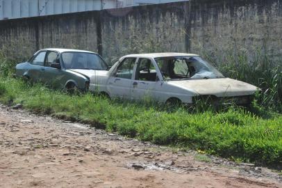  SANTA MARIA , RS , BRASIL , 19/11/2015carros abandonados nas ruas de Santa Maria FOTO JEAN PIMENTEL / AGÊNCIA RBS, GERAL