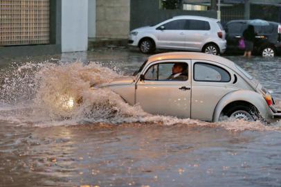  PORTO ALEGRE - BRASIL - Alagamento na Av. Érico Verissimo.(FOTO: LAURO ALVES)