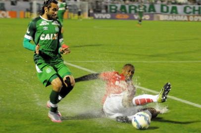  CHAPECÓ,SC, BRASIL,19/11/2015:ESPORTE: Lance da partida entre Chapecoense X Inter na Arena Condá jogo pela 35ª rodada do Brasileirão .FOTO SIRLI FREITAS / ESPECIAL/AGÊNCIA RBS