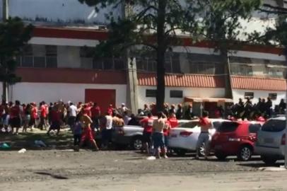 zol - grenal - confusão - beira-rio - brigada militar - torcedores - 22/11/2015