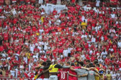  PORTO ALEGRE, RS, BRASIL - 22-11-2015 Inter e Grêmio se enfrentam neste domingo no Estádio Beira-Rio. Partida válida pela 36ª rodada do Brasileirão. Gre-Nal 408 (FOTO: CARLOS MACEDO/AGÊNCIA RBS)