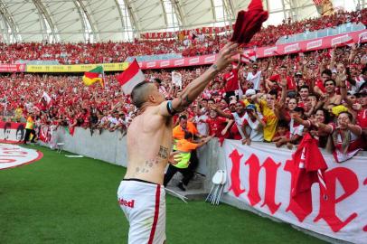 PORTO ALEGRE, RS, BRASIL - 22-11-2015 Inter e Grêmio se enfrentam neste domingo no Estádio Beira-Rio. Partida válida pela 36ª rodada do Brasileirão. Gre-Nal 408. Jogador D'Alessandro (FOTO: FERNANDO GOMES/AGÊNCIA RBS)