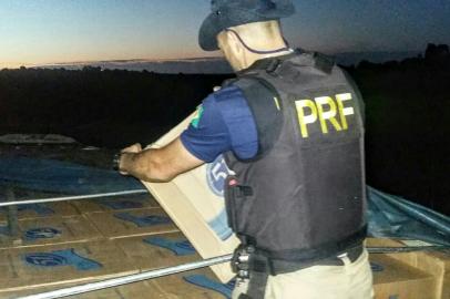 PRF apreende quase 11 mil pacotes de cigarro contrabandeado em Caçapava do Sul