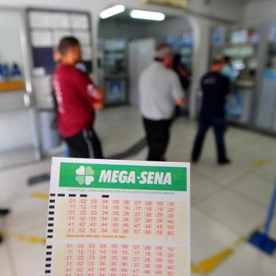  SANTA MARIA , RS , BRASIL , 23/11/2015Mega Sena vai pagar o prêmio de 200 milhões para o ganador. FOTO JEAN PIMENTEL / AGÊNCIA RBS, GERAL