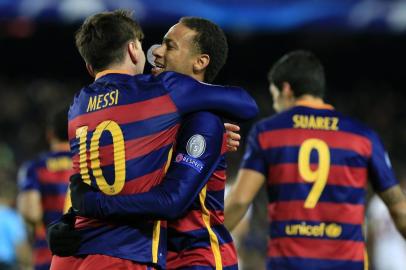 Barcelona's Argentinian forward Lionel Messi (L) hugs Barcelona's Brazilian forward Neymar after scoring during the UEFA Champions League Group E football match FC Barcelona vs AS Roma at the Camp Nou stadium in Barcelona on November 24, 2015. AFP PHOTO/ PAU BARRENA