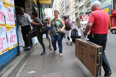  Porto Alegre/RS - BRASIL - 27/11/2015 - Movimento de compras no Black Friday, no comércio de Porto Alegre.