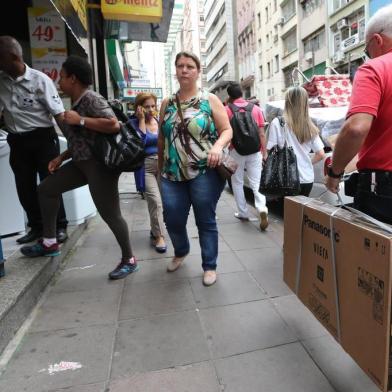  Porto Alegre/RS - BRASIL - 27/11/2015 - Movimento de compras no Black Friday, no comércio de Porto Alegre.