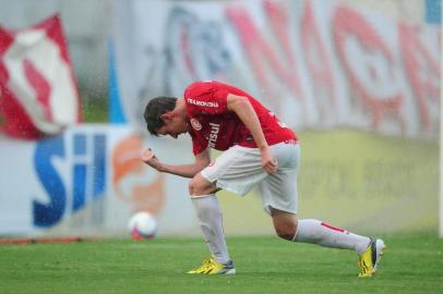 NOVO HAMBURGO/RS: Inter x São Luiz pelo Campeonato Gaúcho 2014. Na foto, Aylon comemora gol marcado, o segundo do time na partida. Foto: Fernando Gomes/Agência RBS