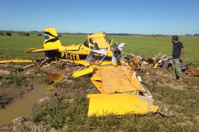 Polícia ainda não sabe como avião que caiu em São Vicente do Sul veio parar no Estado