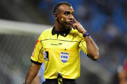  PORTO ALEGRE, RS, BRASIL - 09-08-2015 - Grêmio e Inter se enfrentam na Arena, pela 17ª rodada do Brasileirão. Gre-Nal de 407 (FOTO: DIEGO VARA/AGÊNCIA RBS)Arbitragem Dewson Fernando Freitas da SIlva