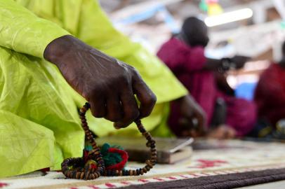  PASSO FUNDO, RS, BRASIL - Seneganeles celebram grande festa típica de seu país em Passo Fundo.Todos os anos, a cidade senegalesa de Touba, considerada santa, recebe milhões de fiéis para a celebração do Grand Magal de Touba ¿ um dia sagrado para a religião muçulmana ¿ traduzido como Grande Festa de Touba.É a principal peregrinação religiosa do Senegal, comemorada no mundo inteiro no dia 18 do mês lunar de Safar. Os senegaleses seguem a ideologia do líder Cheikh Ahmadou Bamba, exilado por período de sete anos por perseguição à crença. Durante o dia, os senegaleses leram o Alcorão, fizeram apresentações culturais e cantaram poemas do Líder Religioso.Indexador:                                 