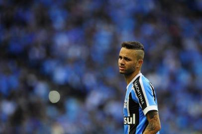  

PORTO ALEGRE, RS, BRASIL, 13-09-2015: O jogador do Grêmio Luan em lance durante o jogo contra o São Paulo na Arena. O tricolor gaúcho perdeu por 2 a 1. A partida é válida pela 25ª rodada do Brasileirão 2015. (Foto: Mateus Bruxel / Agência RBS)