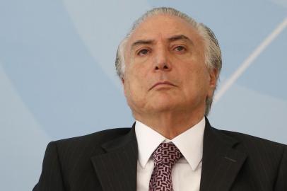 TEMER EM CERIMÔNIA NO PLANALTO

DF - DILMA/RADIODIFUSÃO - POLÍTICA - O vice-presidente Michel Temer durante   cerimônia de assinatura de portaria que estabelece os   critérios de adaptação de outorgas das empresas de   radiodifusão, incluindo os valores para mudança de faixa do   AM para FM, no Palácio do Planalto, em   Brasília.    24/11/2015 - Foto: DIDA SAMPAIO/ESTADÃO CONTEÚDO

Editoria: POLÍTICA
Local: BRASÍLIA
Indexador: DIDA SAMPAIO
Fotógrafo: ESTADÃO CONTEÚDO