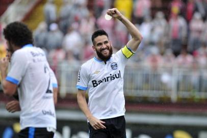  JOINVILLE, SC, BRASIL, 06-12-2015 : Grêmio enfrenta o Joinville pela 38ª rodada do Campeonato Brasileiro (Brasileirão), no estádio Arena Joinville. (Foto: LÉO MUNHOZ/Agência RBS, Editoria Esportes)