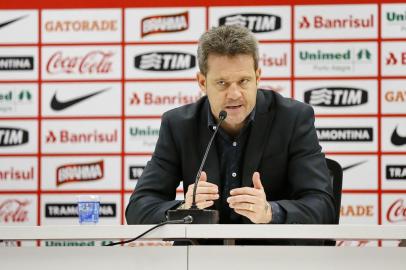  

PORTO ALEGRE, RS, BRASIL, 06-12-2015: O técnico do Inter Argel durante entrevista coletiva após o jogo do colorado contra o Cruzeiro no Beira-Rio. (Foto: Mateus Bruxel / Agência RBS)