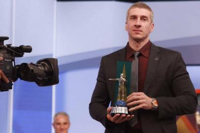  O santa-mariense Anderson Daronco, 34 anos, foi eleito o melhor árbitro do Brasileirão 2015. A premiação foi divulgada na noite desta segunda-feira, no programa "Bem, Amigos!", do canal Sportv. Foto: Rafael Ribeiro/CBF Divulgação