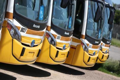  Novos ônibus da Carris, ainda continuam no pátio da empresa.Indexador: Diego Vara