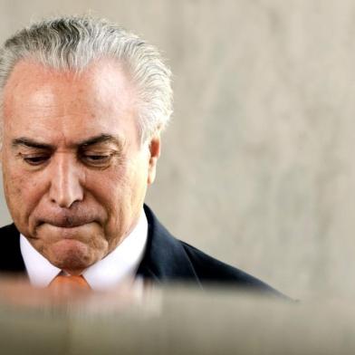  Brasíia - O vice-presidente, Michel Temer, fala à imprensa ao deixar seu gabinete no Palácio do Planalto (Marcelo Camargo/Agência Brasil)Indexador: Marcelo Camargo/AgÃªncia Brasil