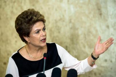 BrasÃ­lia - Presidenta Dilma Rousseff concede entrevista coletiva após reunião com juristas em ato para denunciar a falta de base jurídica do pedido de abertura do processo de impeachment (Marcelo Camargo/Agência Brasil)