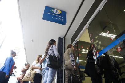  Florianópolis, SC, Brasil, 01/10/2015.Fim da greve do INSS.Indexador: Diorgenes Pandini