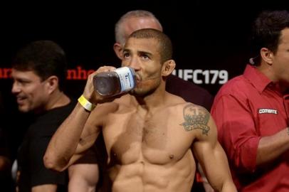 Pesagem Oficial - Rio de Janeiro, Rio de Janeiro, Brasil, 22 de Outubro de 2014 - UFC 179: Aldo vs Mendes 2 - Pesagem - Jose Aldo vs Chad Mendes. Foto: Alexandre Loureiro/Inovafoto/UFC - Brasil - rj - Rio de Janeiro - Ginásio Maracanãzinho -  - www.inovafoto.com.br - id:80368