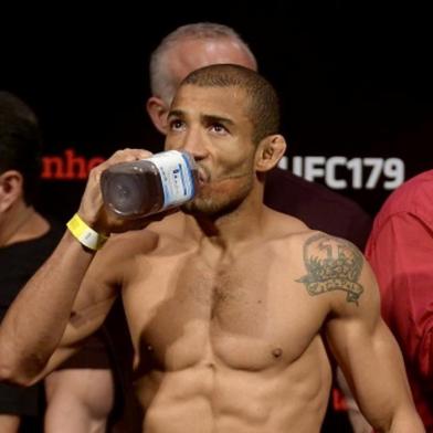 Pesagem Oficial - Rio de Janeiro, Rio de Janeiro, Brasil, 22 de Outubro de 2014 - UFC 179: Aldo vs Mendes 2 - Pesagem - Jose Aldo vs Chad Mendes. Foto: Alexandre Loureiro/Inovafoto/UFC - Brasil - rj - Rio de Janeiro - Ginásio Maracanãzinho -  - www.inovafoto.com.br - id:80368