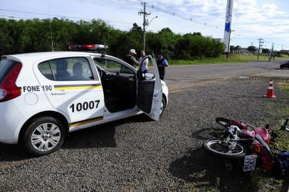  ALVORADA, RS, BRASIL, 14-12-2015. O homem entrou em fuga e foi alfejado fatalmente na Av. Presidente Getulio Vargas, em Alvorada. (FOTO: RONALDO BERNARDI / AGÊNCIA RBS )