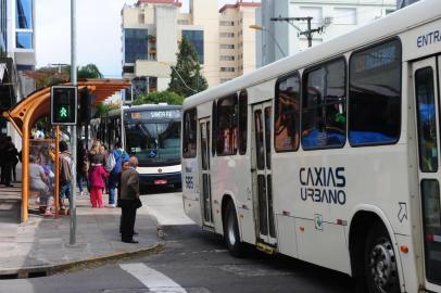  CAXIAS DO SUL, RS, BRASIL  (15/05/2015) Parada da Visate. Página do Ciro 2015.  Na foto, parada da Visate na rua Bento Gonçalves, esquina Marechal Floriano. (Roni Rigon/Pioneiro)