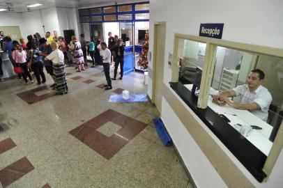  SANTA MARIA, RS, BRASIL, 15-12-2015.A equipe de matriciamento em Violência Sexual do Hospital Universitário de Santa Maria (HUSM) esteve reunida na manhã de hoje, no Auditório do Gulerpe, para capacitar a primeira turma multiprofissional que irá realizar o atendimento de violência sexual às mulheres acima de 15 anos. Assim, o HUSM passa a ser, oficialmente, um Centro de Referência para o atendimento de vítimas em situação de violência sexual (portando ou não Boletim de ocorrência policial). FOTO: JEAN PIMENTEL/AGÊNCIA RBS, GERAL