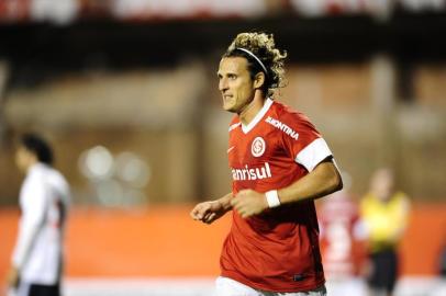  PORTO ALEGRE,RS,BRASIL, 23/09/2012FOTO: MAURO VIEIRA/ ZERO HORA Brasileirão 2012, Inter x Bahia no estádio Beira-Rio.Jogador Forlán faz o segundo gol do Inter