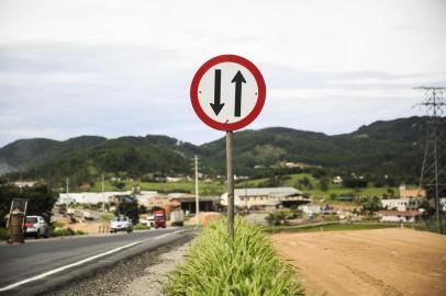  Congestionamento na BR-101, em Tubarão, acesso ao túnel do formigãoIndexador: Diorgenes PandiniFonte: Agencia RBS