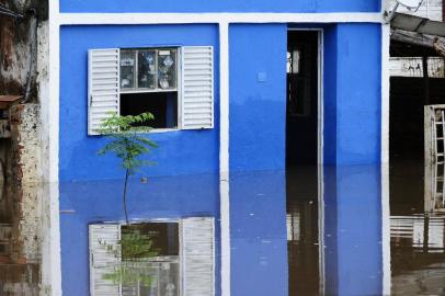 Cheia do Rio Quaraí causa alagamentos em Quaraí, na fronteira oeste do Estado