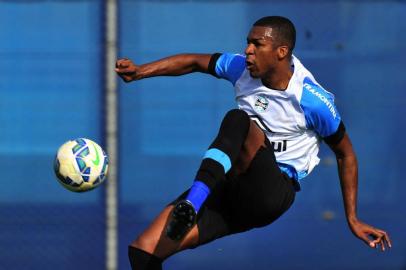  PORTO ALEGRE, RS, BRASIL 16/10/2015 - Treino do grêmio agora a tarde no CT Luiz Carvalho. Jogador Erazo.  (FOTO: LAURO ALVES, AGÊNCIA RBS).