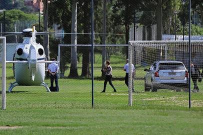  Porto Alegre, RS. Presidenta Dilma Rousseff embarca em helicóptero em frente ao Barra Shopping, com destino a base aérea de Canoas, para pegar avião para Brasília. Foto Júlio Cordeiro   Ag. RBS. 26/12/2015