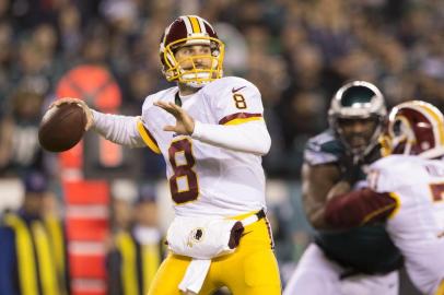 Washington Redskins v Philadelphia EaglesPHILADELPHIA, PA - DECEMBER 26: Kirk Cousins #8 of the Washington Redskins throws a pass in the first quarter against the Philadelphia Eagles on December 26, 2015 at Lincoln Financial Field in Philadelphia, Pennsylvania.   Mitchell Leff/Getty Images/AFPEditoria: SPOLocal: PhiladelphiaIndexador: Mitchell LeffSecao: American FootballFonte: GETTY IMAGES NORTH AMERICAFotógrafo: STR