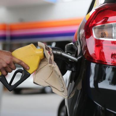  FLORIANÓPOLIS, SC, BRASIL, 07/11/2014: Alta no preço da gasolina.(Foto: CRISTIANO ESTRELA / Agência RBS, Editoria NOTICIAS)